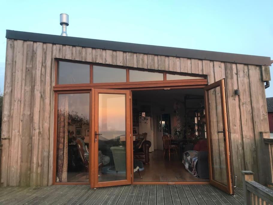 Spacious Cabin On Isolated Farm With Sea View Bude Extérieur photo