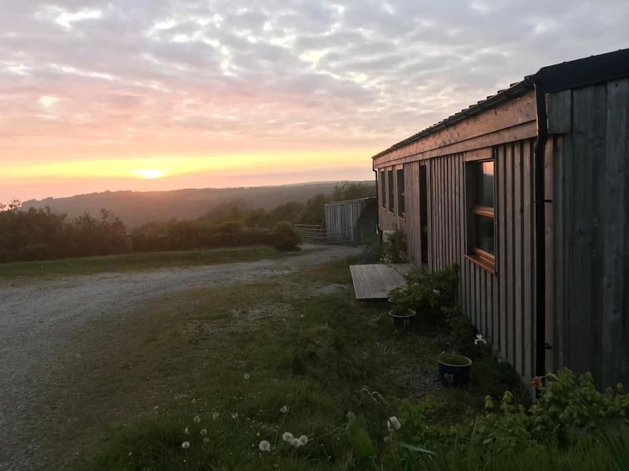 Spacious Cabin On Isolated Farm With Sea View Bude Extérieur photo