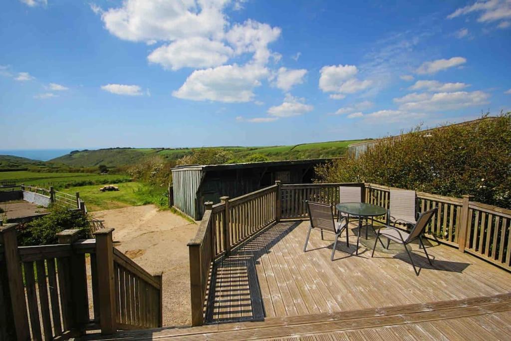 Spacious Cabin On Isolated Farm With Sea View Bude Extérieur photo