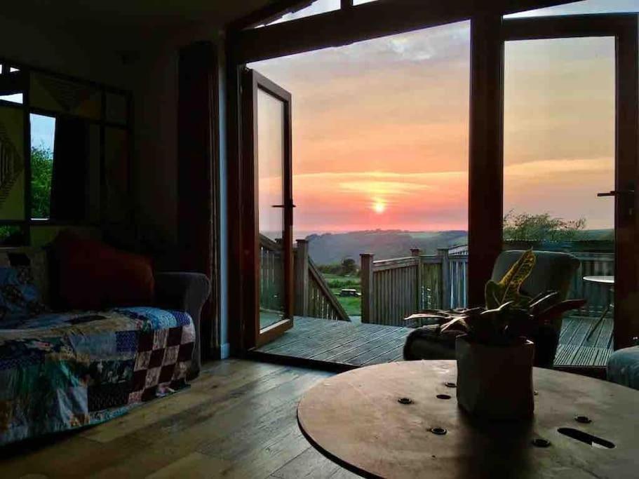 Spacious Cabin On Isolated Farm With Sea View Bude Extérieur photo