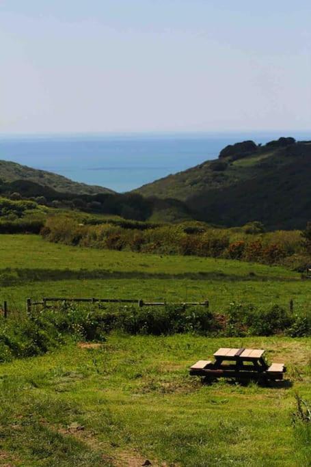 Spacious Cabin On Isolated Farm With Sea View Bude Extérieur photo